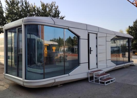 湖北樂分保生產的太空艙移動房是一種集科技、自然、人文、生態(tài)于一體的全新戶外旅居庇護所
